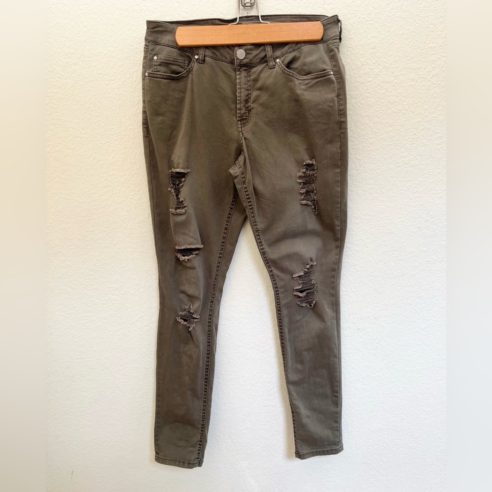 Refuge Distressed Olive Skinny Jeans